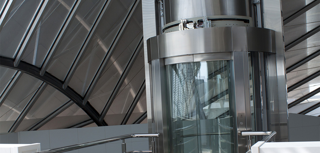 Reforma ascensor en oficinas de Himoinsa